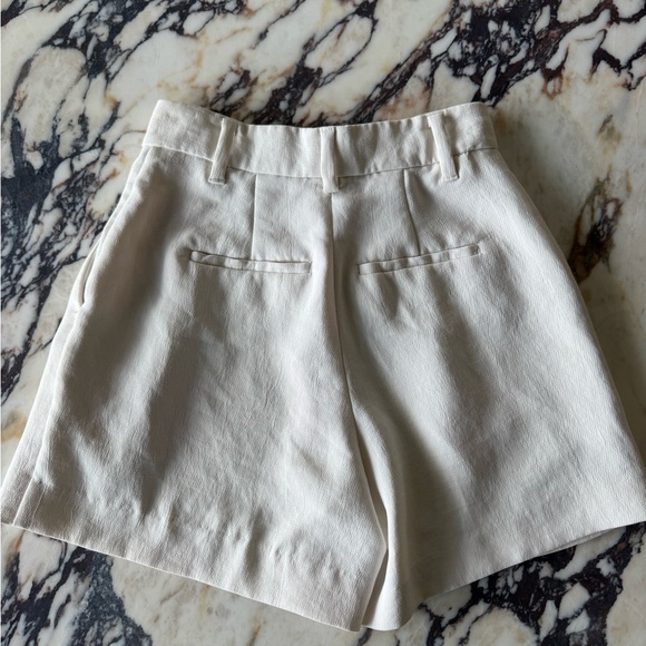 Aritzia Effortless Shorts Mid Thigh Length - Picture 6 of 8